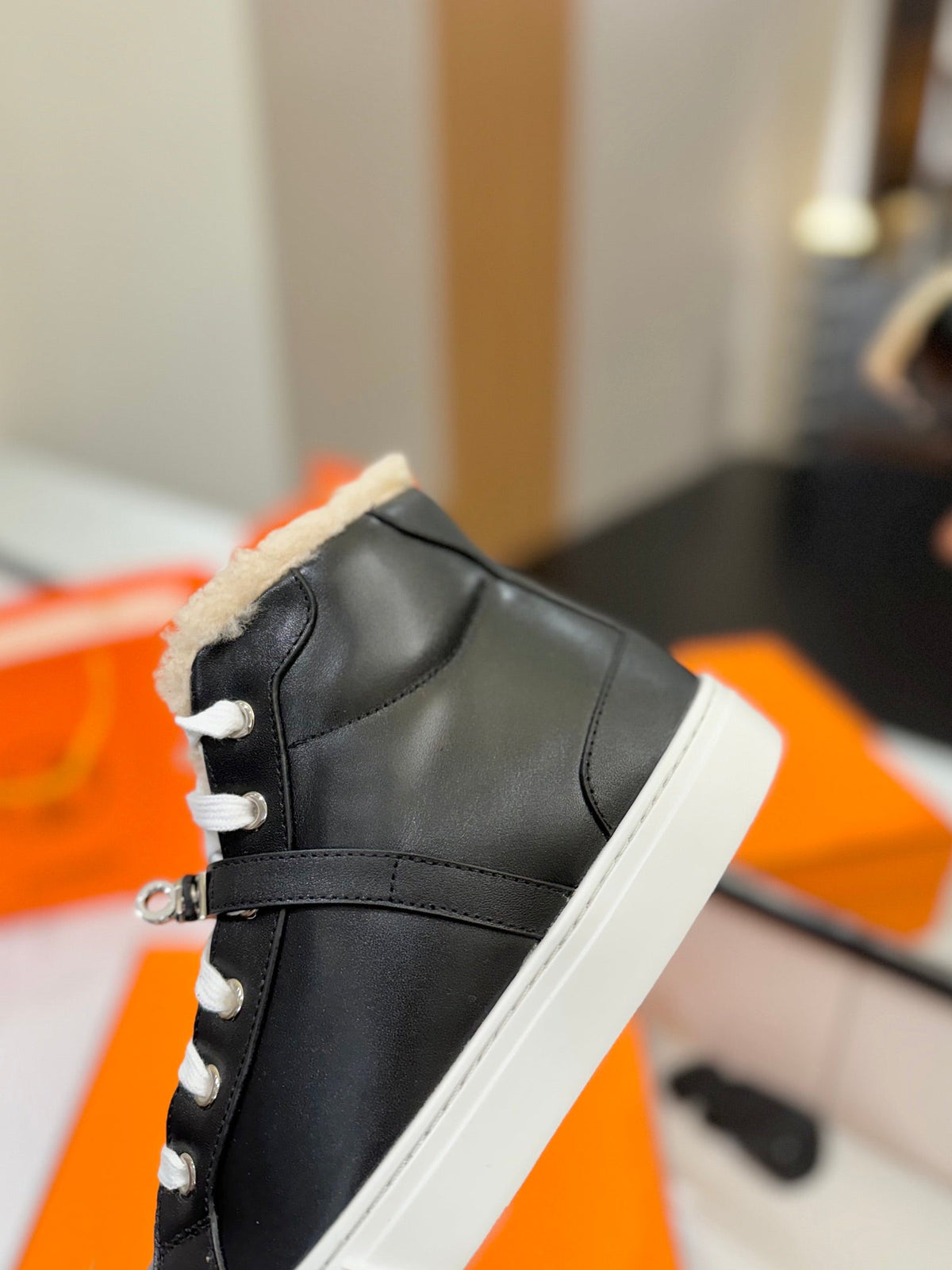 HERMES CHEALSEA BOOTS IN BLACK LAMBSKIN AND FLEECE LINING